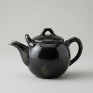 Artisan Signed "Black Pearl" Kyusu Teapot with Fine Mesh Infuser & Rustic Iron-Glaze Tasting Cup 【名家落款】黑金斑斕・手作急須壺 (附濾網) & 鐵鏽金屬釉茶盞